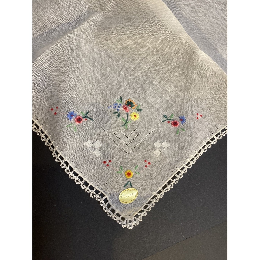 Vintage Embroidered Crochet Edge White Linen handkerchiefs‎ w/ Floral Set Of 2 - Picture 4 of 5